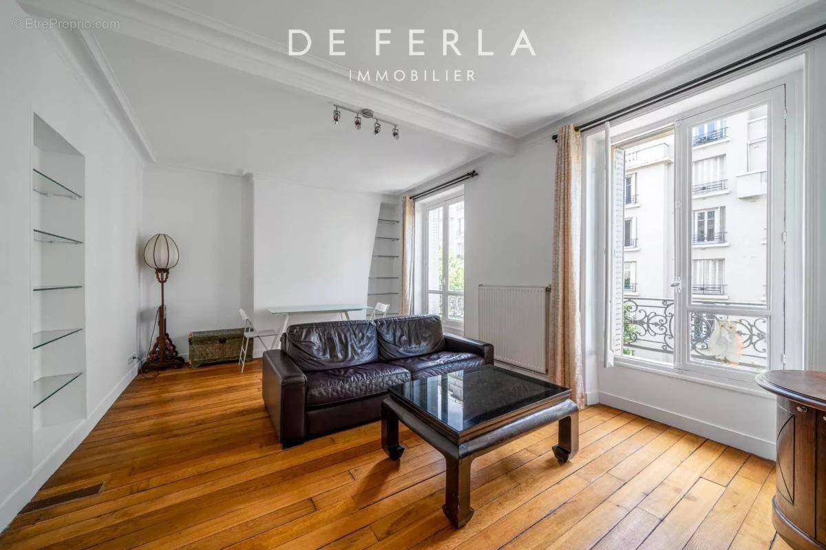 Appartement à PARIS-16E