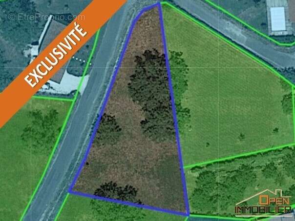 Terrain à SAINT-JULIEN-DE-LAMPON