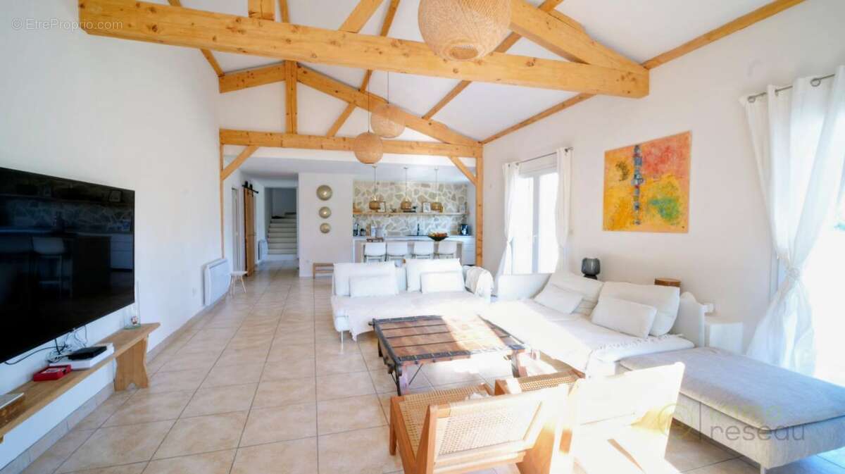 Maison 216 m² à Plaissan  - photo 11