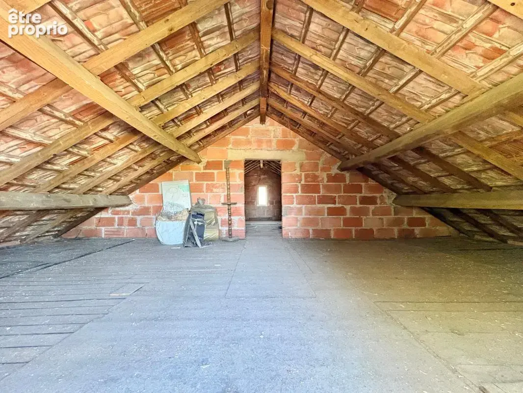 Maison rénovée 3 chambres – Garage, jardin, sous-sol, et combles aménageables - photo 19