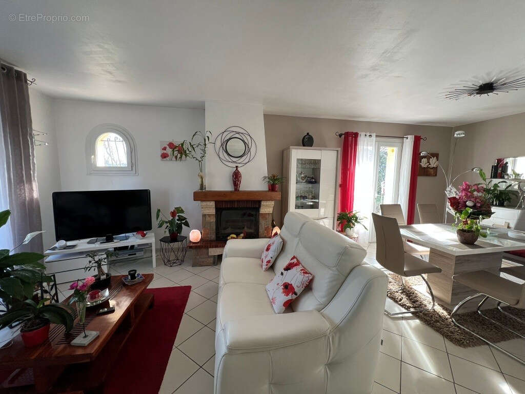 Autre à SAINT-DENIS-DE-PILE