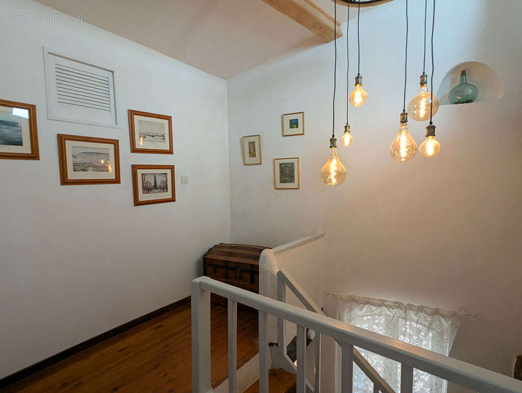VILLECROZE, charmante maison de village de 100 m², 4 pièces et mezzanine - photo 11