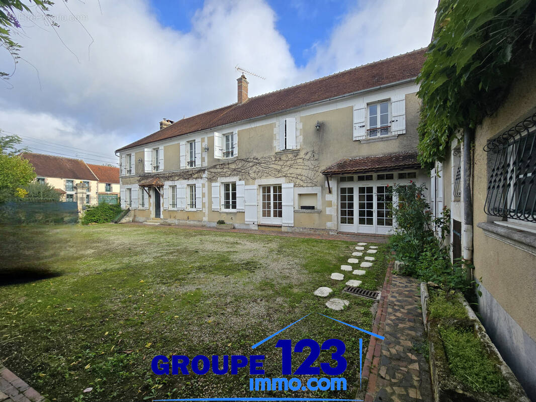 Maison à MONTIGNY-LA-RESLE