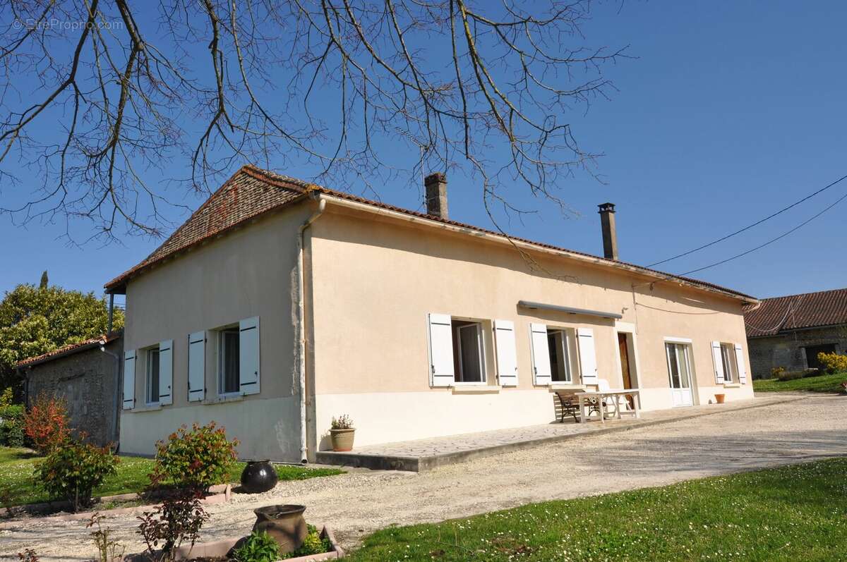 Maison à AUBETERRE-SUR-DRONNE