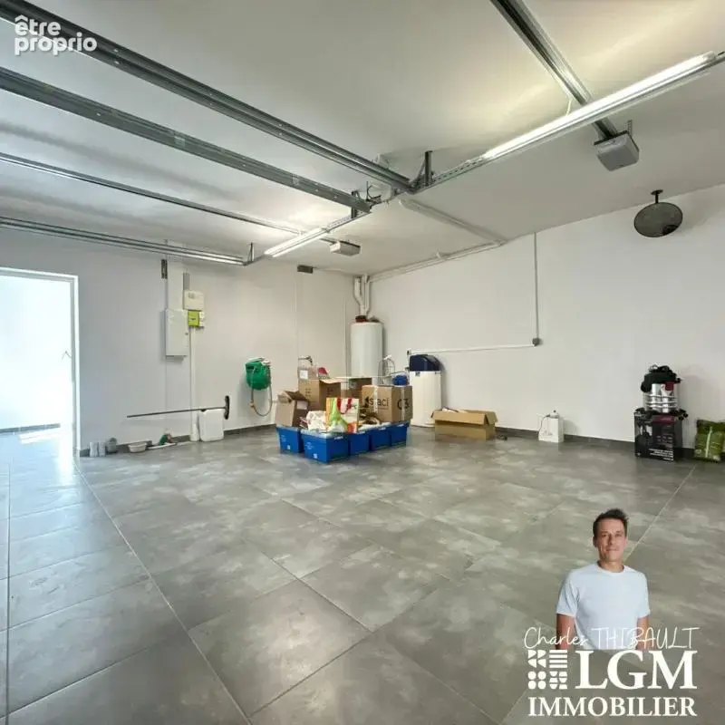 Maison lumineuse avec vue dégagée – 3 chambres, double garage et espace indépendant - photo 6