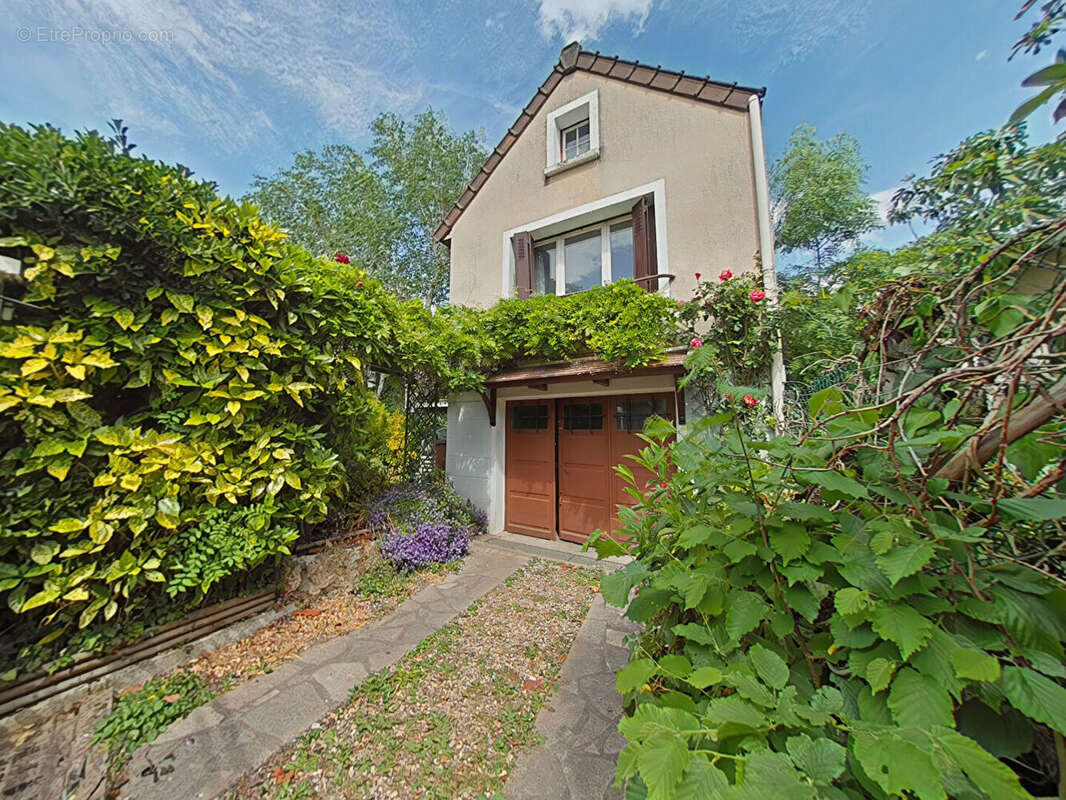 Maison à FONTENAY-LE-FLEURY