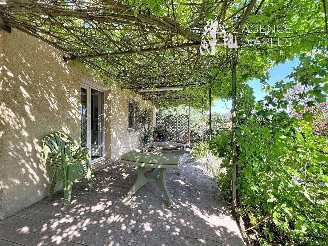Arles – Maison familiale 157 m² – 5 chambres dont 2 de plain-pied – jardin arboré et clos - photo 2