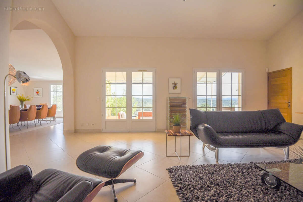 Maison à ENTRECASTEAUX