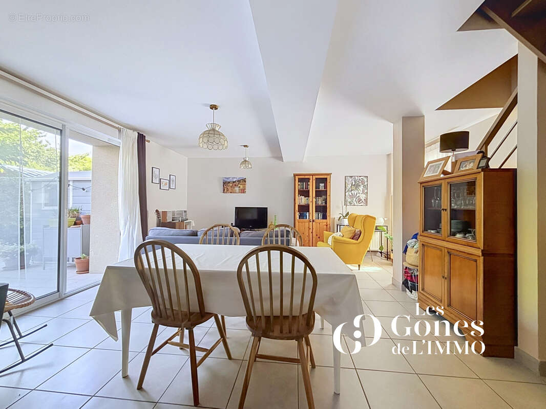 CRAPONNE   Appartement T4 Duplex de 97 m2 Carrez + 21 m2 utiles   Jardin, 2 parkings - photo 6