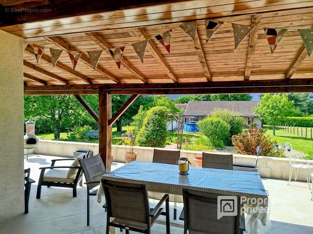 Maison à SAINT-VINCENT-DE-CONNEZAC