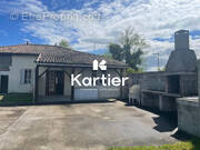 Maison à SAINT-MEDARD-DE-GUIZIERES