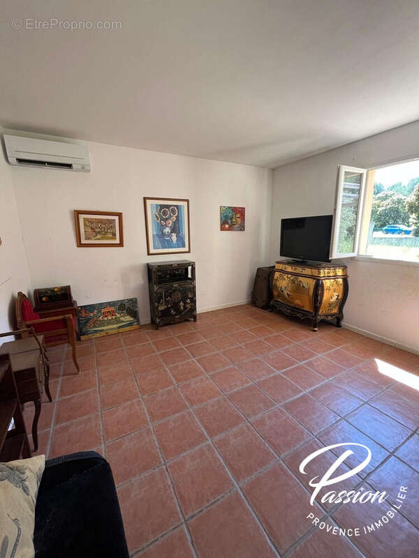 Maison à SAINT-CHAMAS