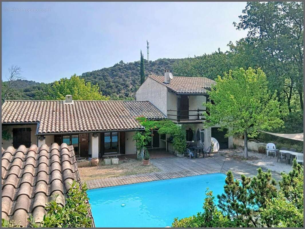 Maison 133 m² à Allemagne-En-Provence  - photo 2