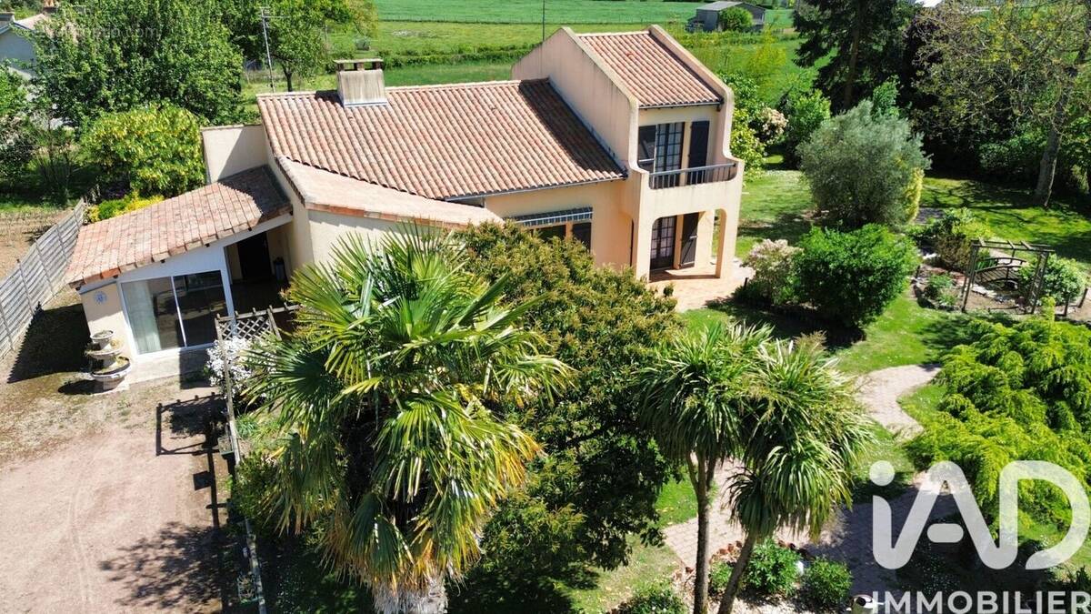 Photo 1 - Maison à FLEURE