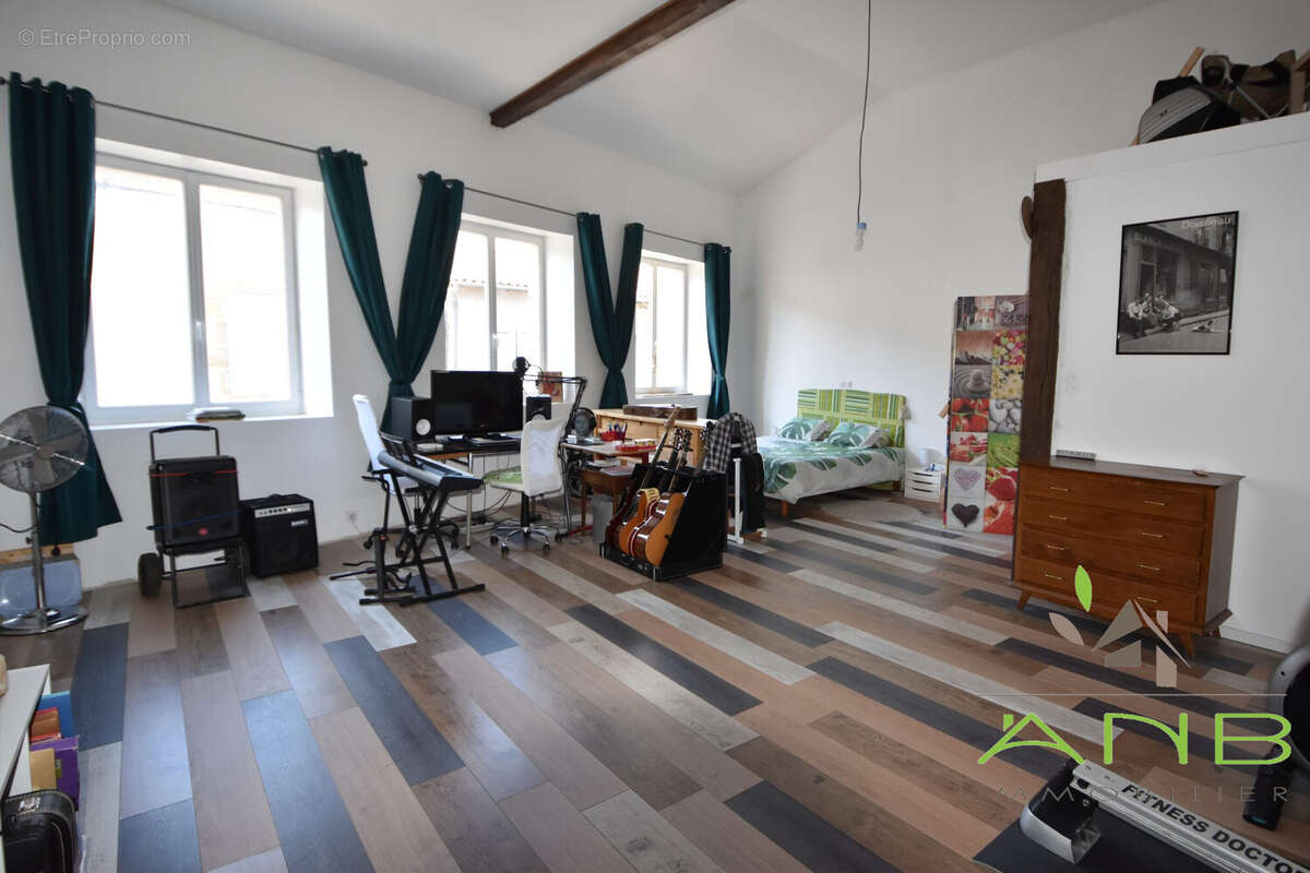 Maison à PIEGUT-PLUVIERS