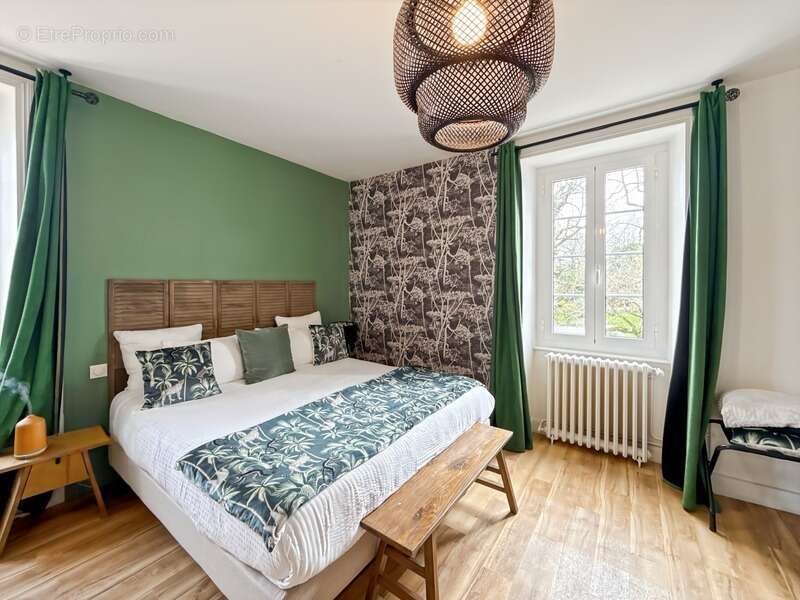 Maison à SAINT-SAUVEUR-D'AUNIS