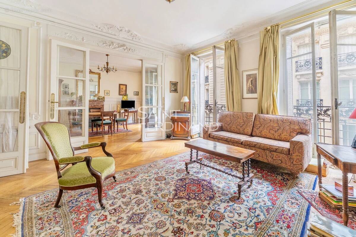 Appartement à NEUILLY-SUR-SEINE
