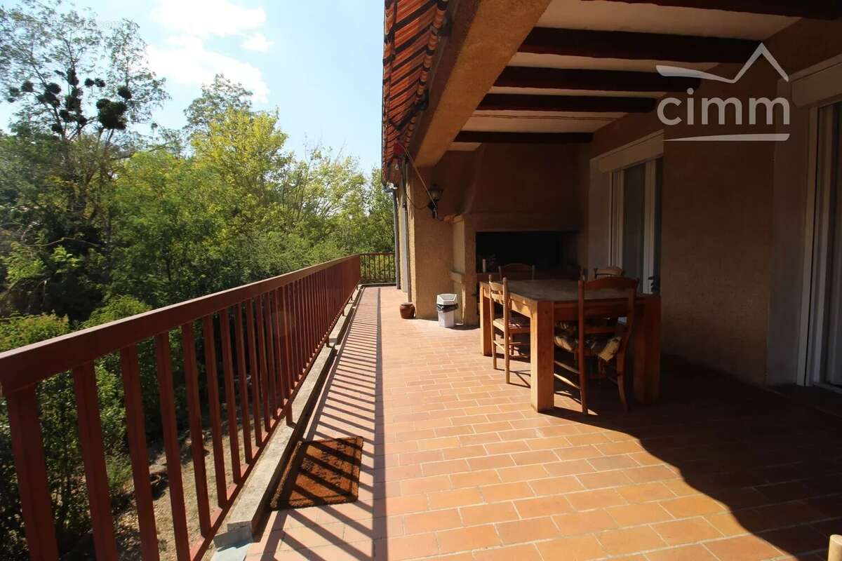 A vendre villa de 212 m² habitables avec un logement en rez de chaussée sur terrain de 5340 m² - photo 13