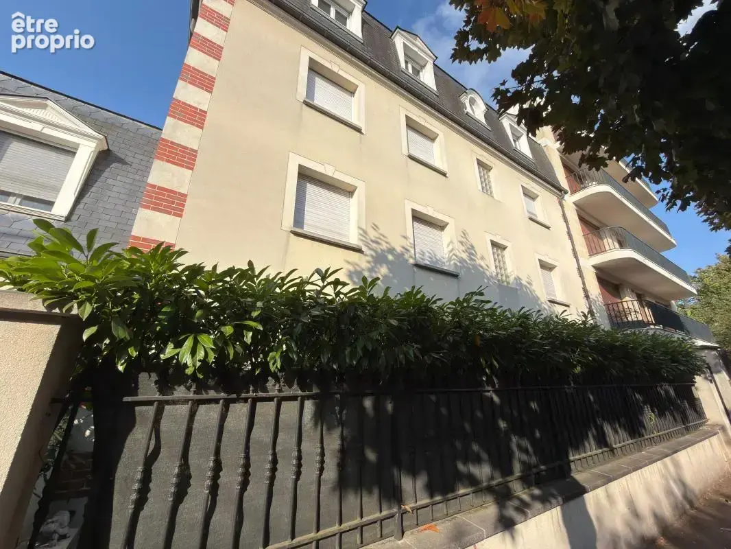 Photo Commerce à Saint-Maur-Des-Fosses au prix de 520 000€
