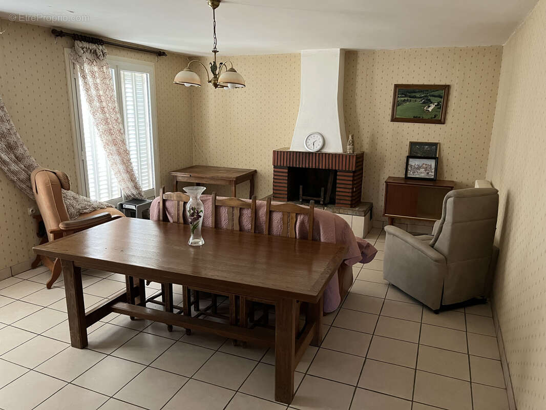 Maison à ANGLARDS-DE-SALERS