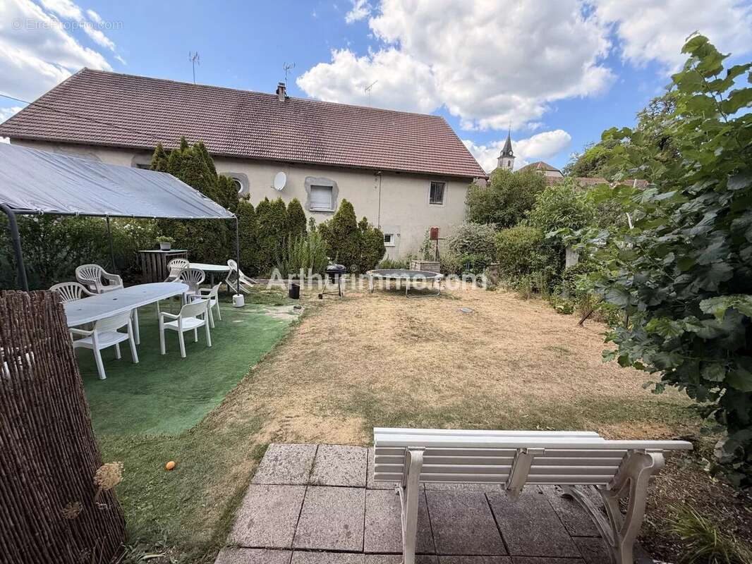  Maison de village avec jardin intimiste, dépendances de plus de 150 m² et fort potentiel d'aménagement - photo 8