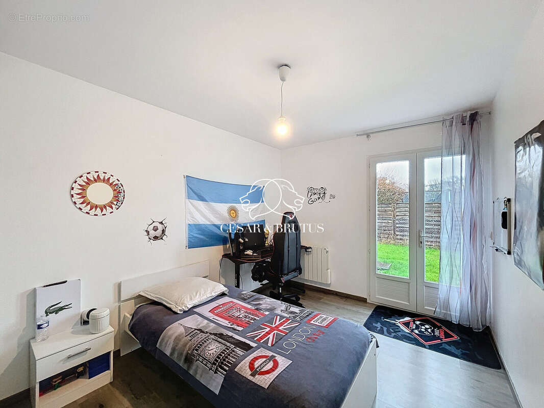 Maison 165 m² à Villieu-Loyes-Mollon  - photo 8