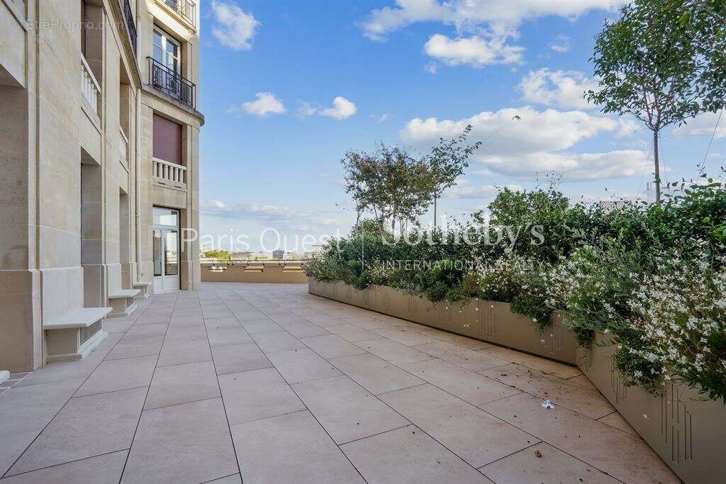 Appartement à PARIS-16E