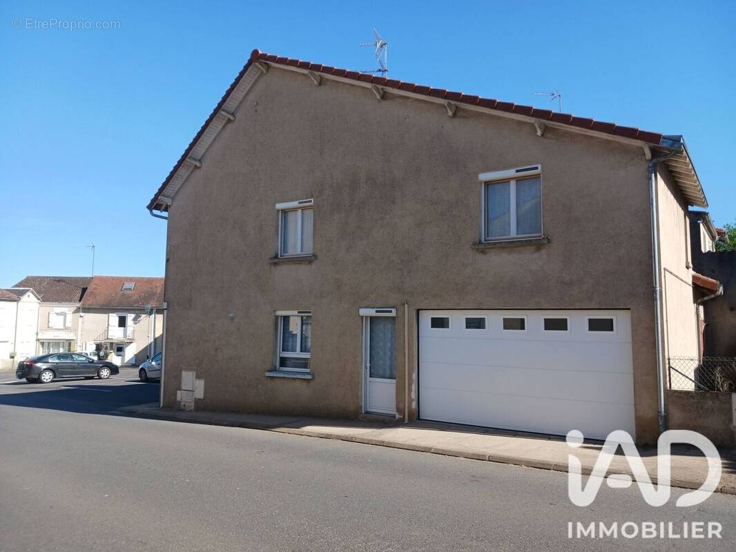 Photo 1 - Maison à LATHUS-SAINT-REMY