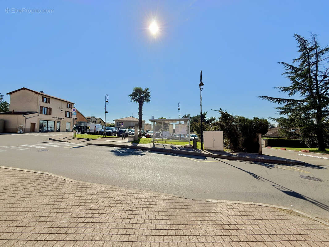 Commerce à CHAPONOST