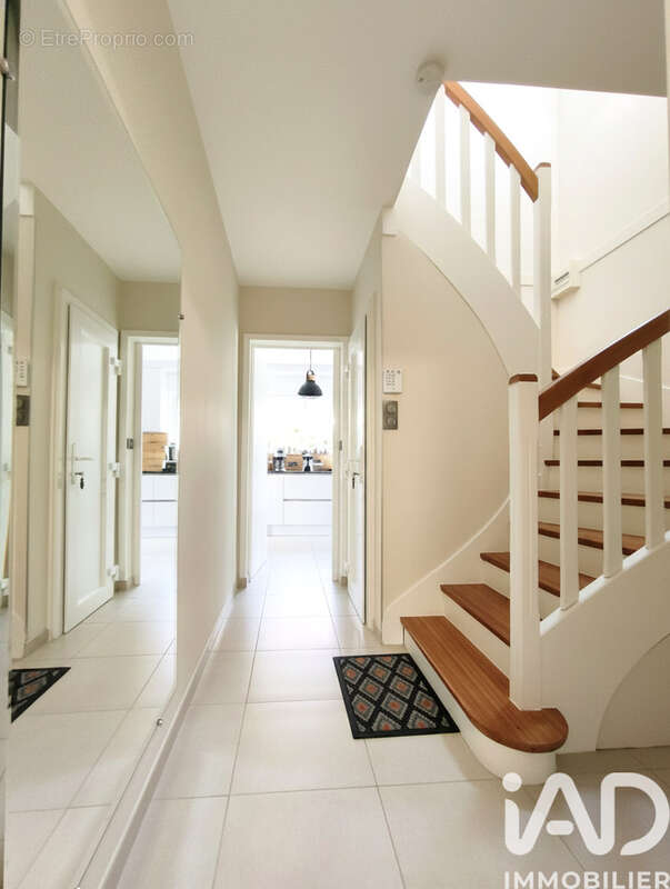 Maison 179 m² à Caurel  - photo 4
