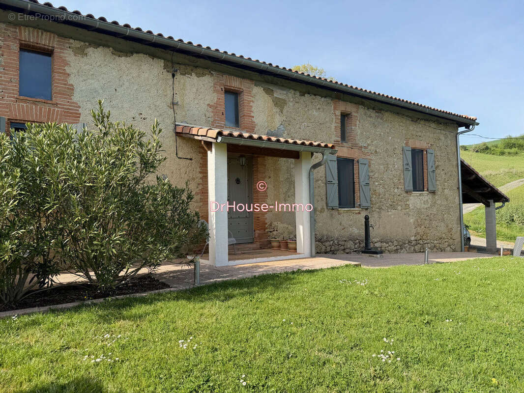 Maison à AMBAX
