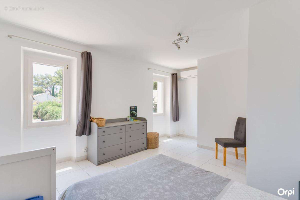 Maison familiale de 205 m² avec piscine – La Ciotat - photo 18