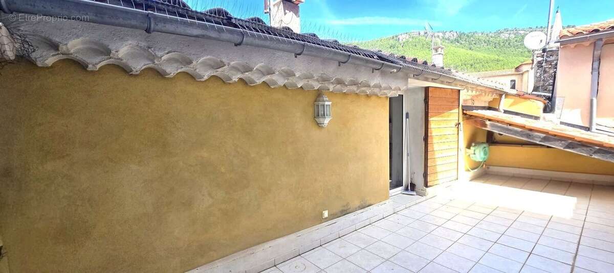CUGES LES PINS-MAISON T3+LOCAL COMMERCIAL-A VENDRE-2 - Maison à CUGES-LES-PINS