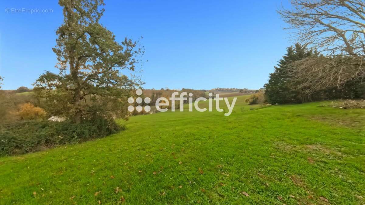 Maison à SAINT-PASTOUR