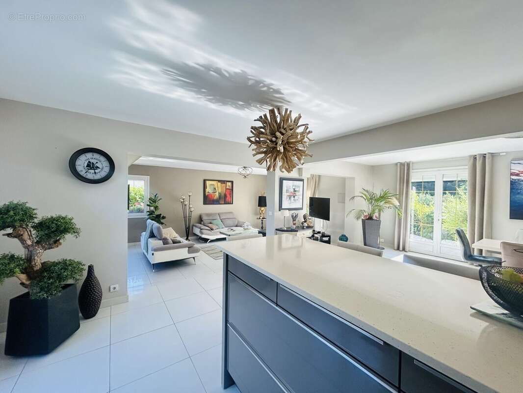 Maison 210 m² à Villers-Sur-Coudun  - photo 3