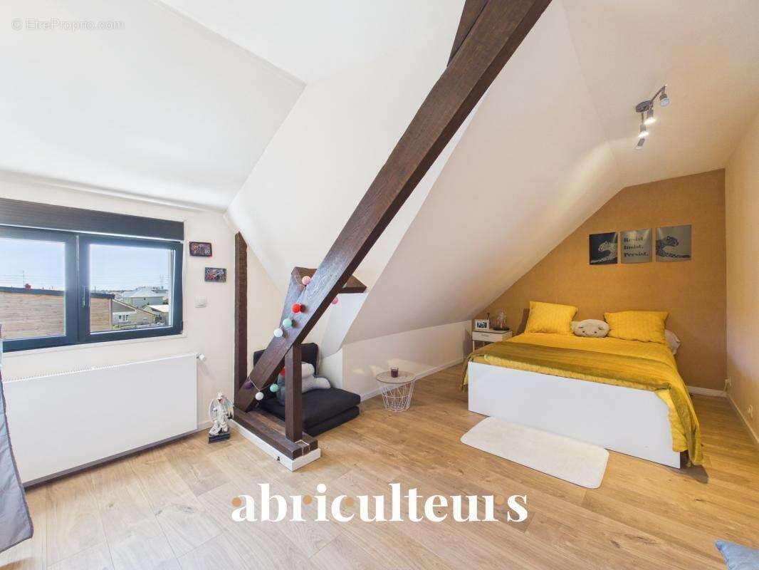 Spacieuse maison 5/6 chambres prête à vivre en vente à Couëron bourg (44220) - photo 8