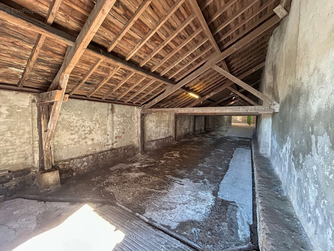 Parking à COMMENTRY