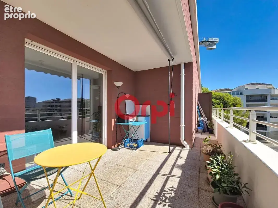 Appartement À Vendre T2 de 41 m² , ascenseur, terrasse et place privative sous-sol LA SEYNE SUR MER - photo 10