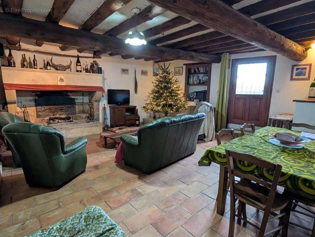 Maison à MEYNES