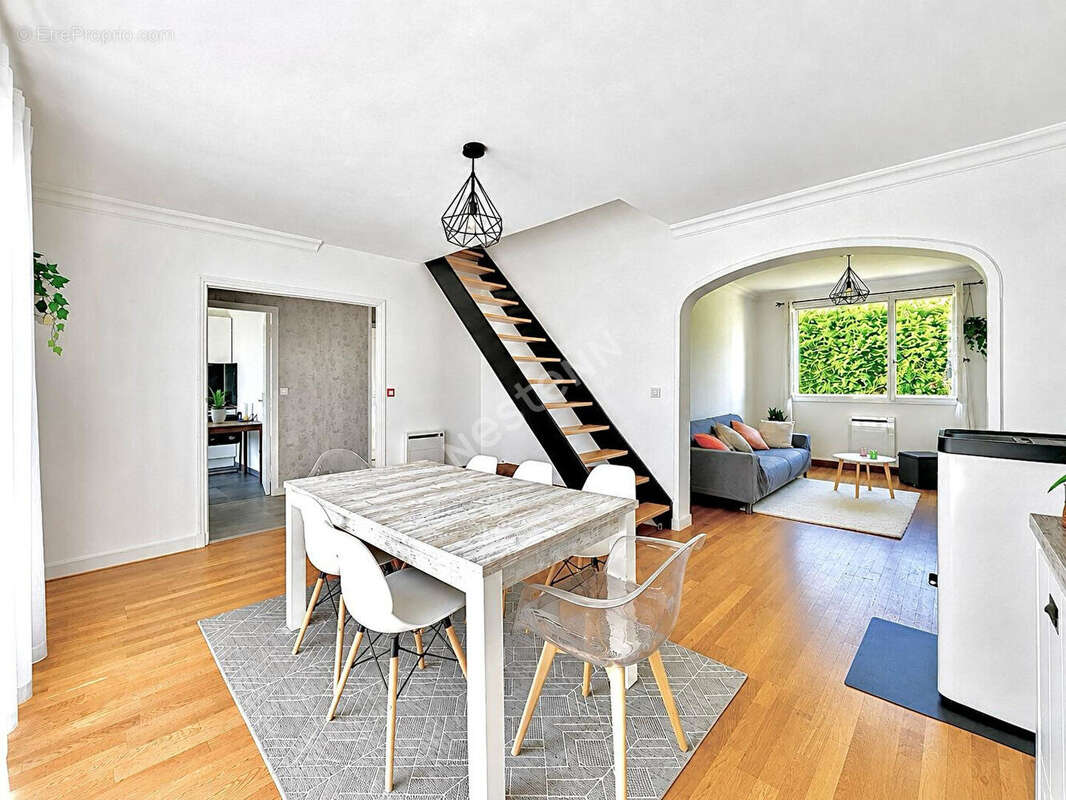 Maison 7 pièces à vendre à Mareil en France - 385 000 - photo 2