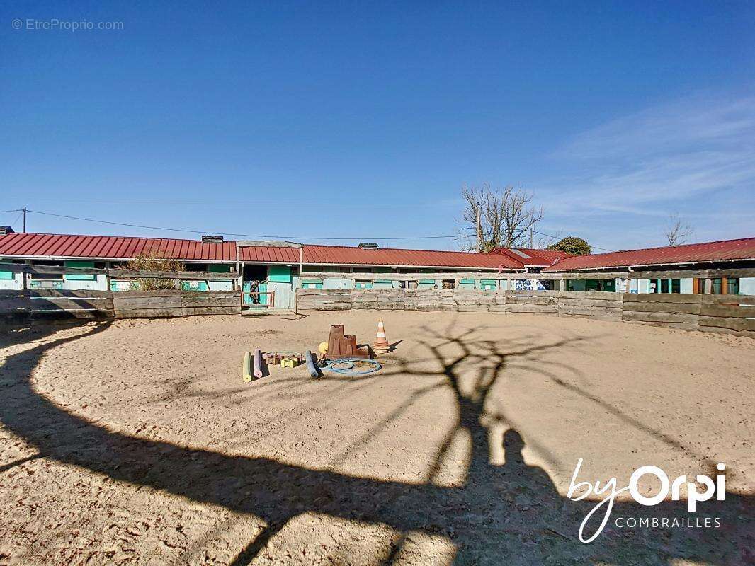 Maison à DURDAT-LAREQUILLE