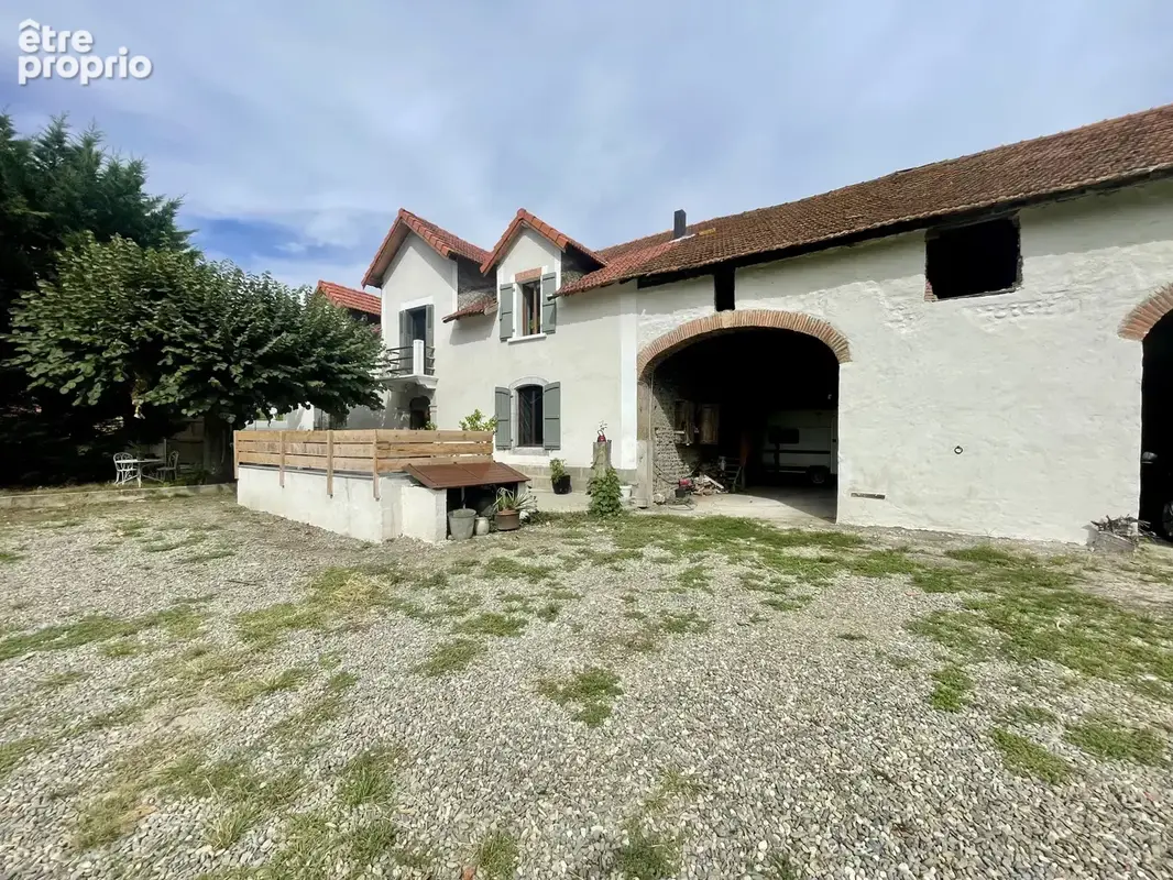 Maison ancienne rénovée avec 4 chambres, dépendances et terrain - photo 26