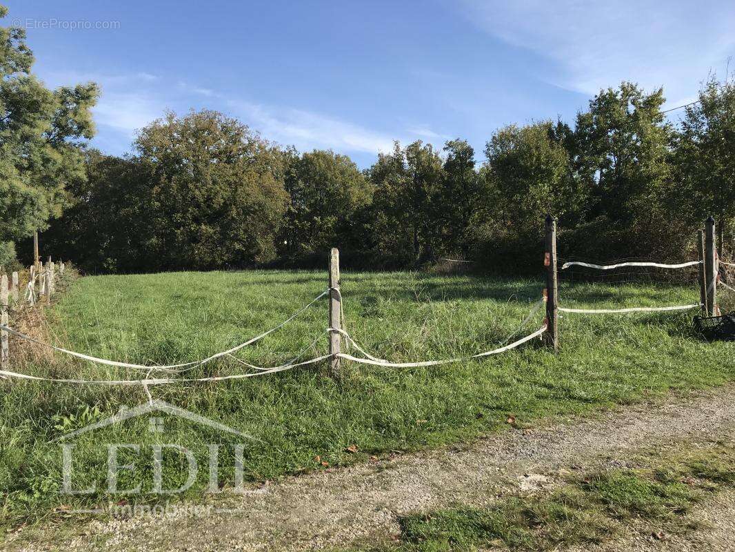 Terrain à AUBIAC