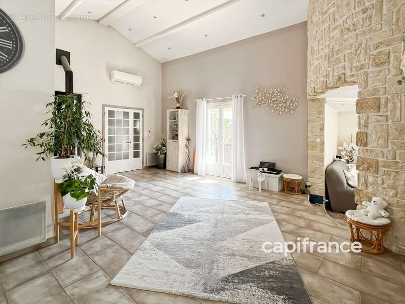 Maison à BAGNOLS-EN-FORET