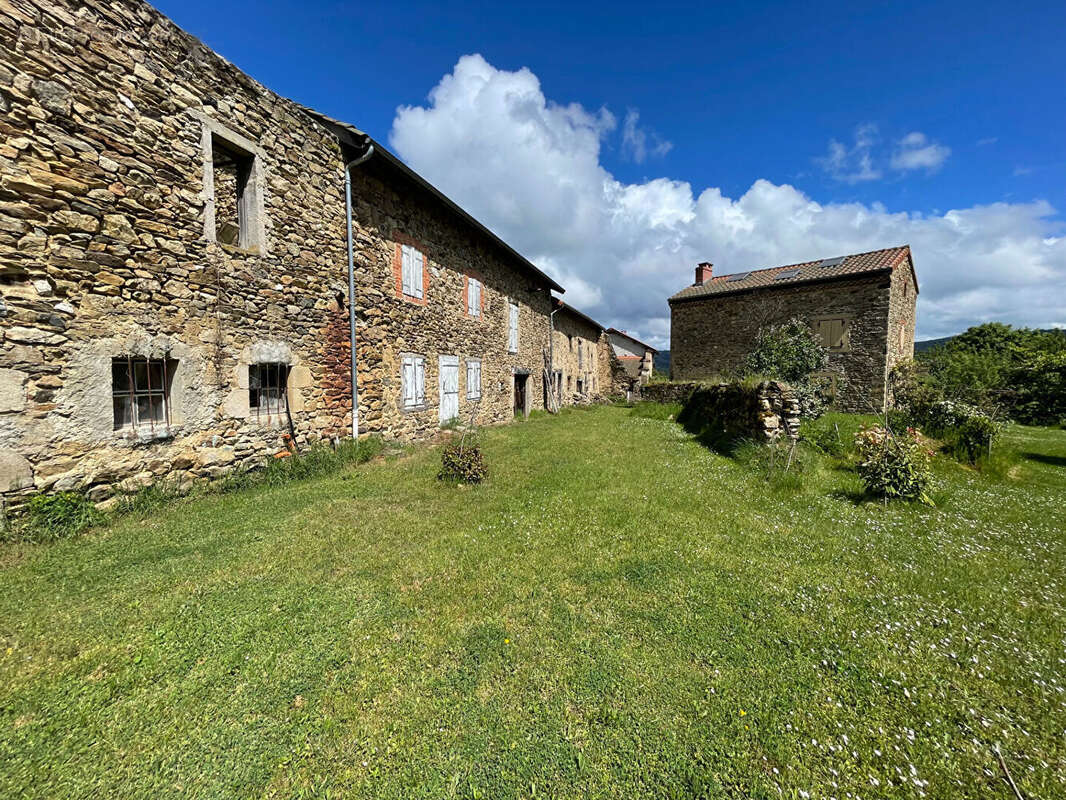 Maison à CHAMPAGNAC-LE-VIEUX