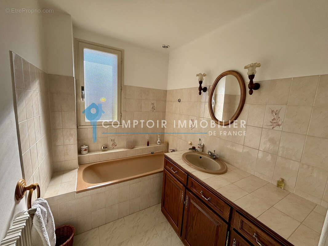 PERIPHERIE UZES : Maison P8 sur beau terrain arboré - photo 9
