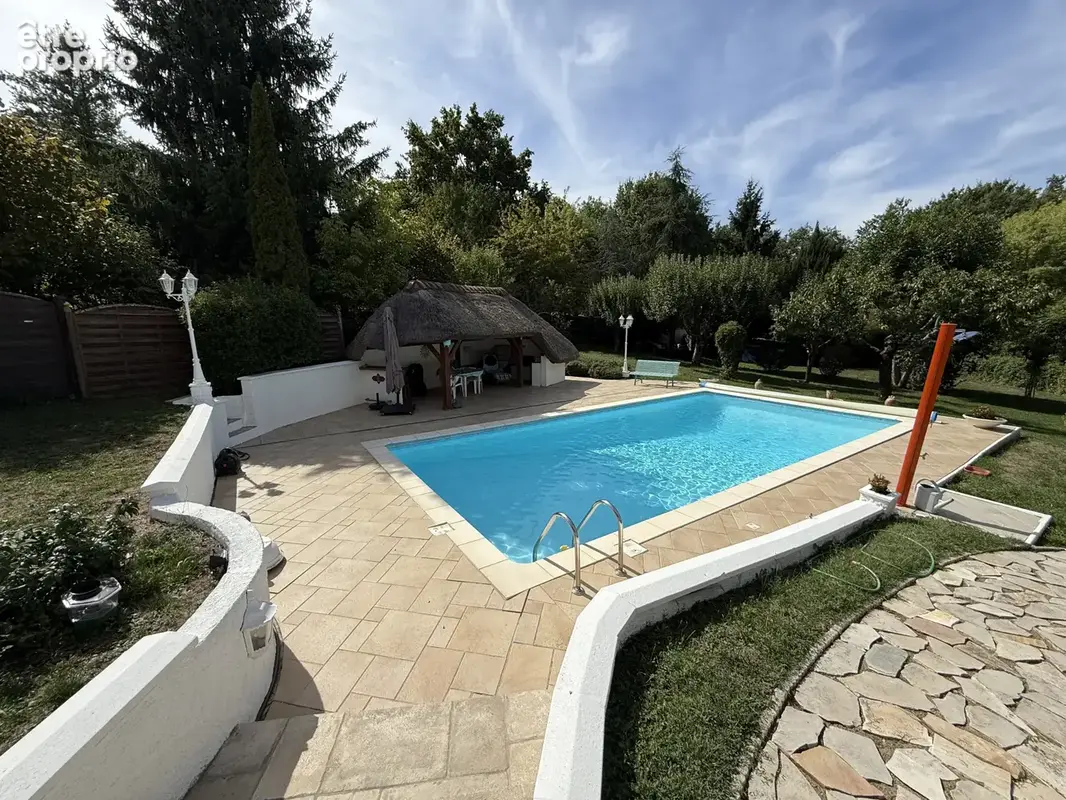 Villa de charme avec piscine   quartier recherché   134 m2   terrain de 2 610 m2 - photo 17