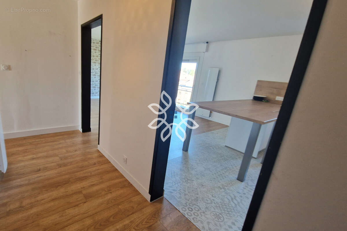 BEL APPARTEMENT F4 entièrement rénové avec GARAGE. - photo 18