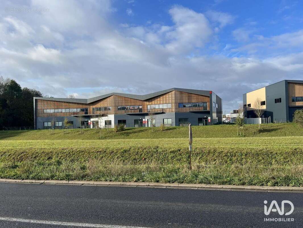 Commerce 516 m² à Moissy-Cramayel  - photo 3