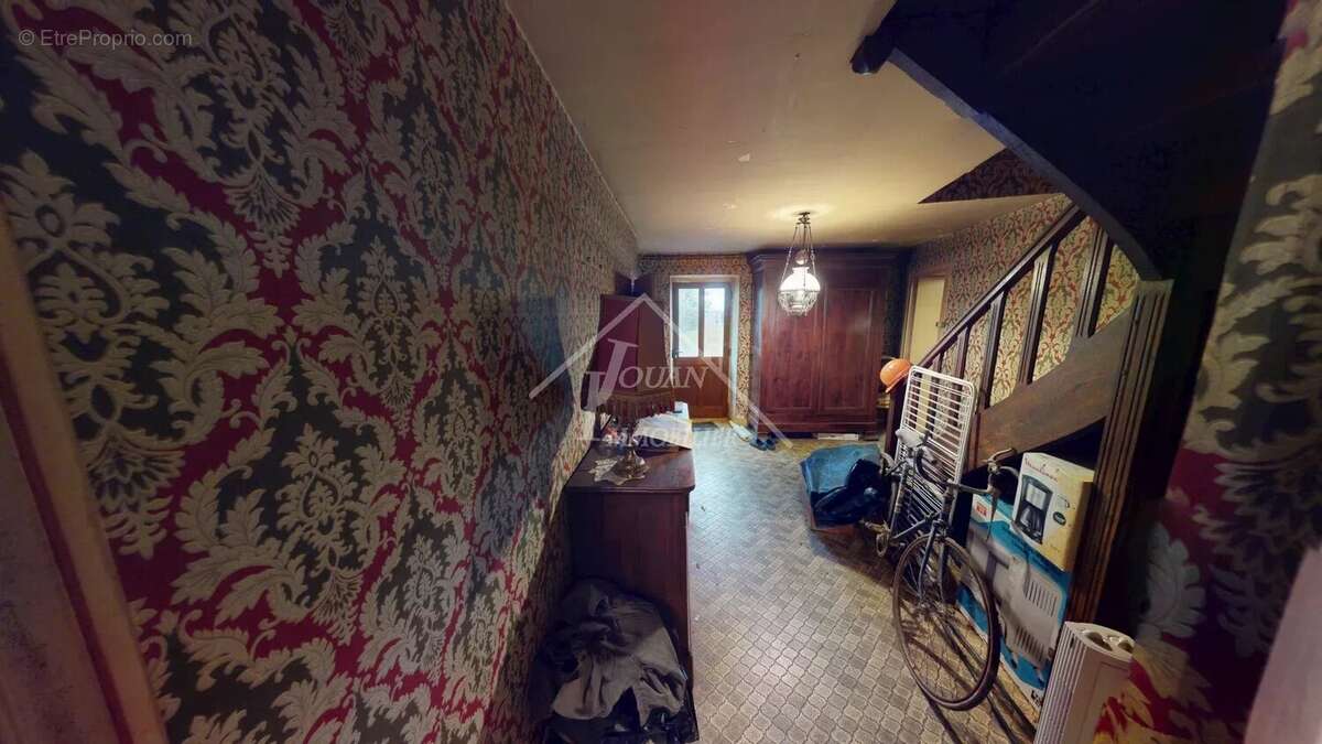 Maison à BELLENAVES